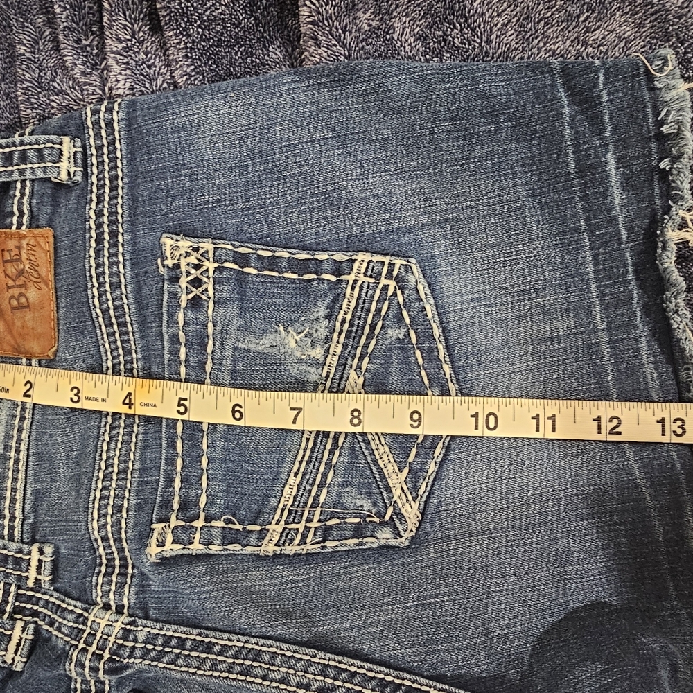 Shorts - Picture 7 of 8